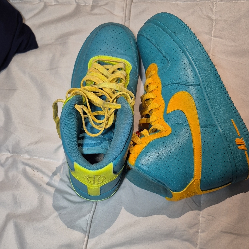 Nike Kids Sneakers in Blue and Yellow